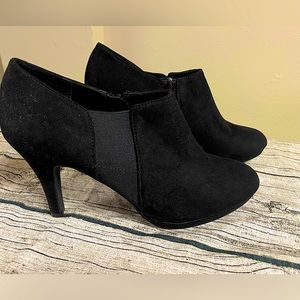 Never used: black suede booties